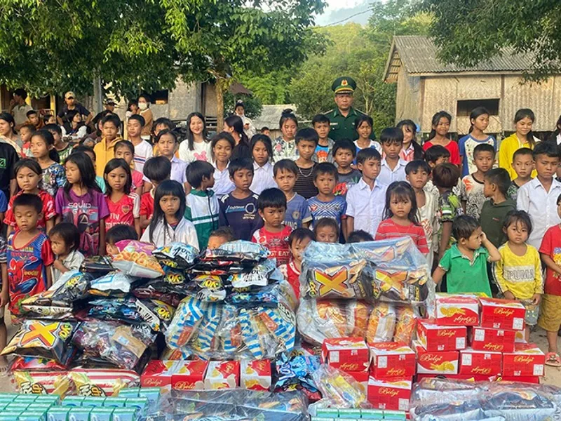 Hình ảnh một nhóm hỗ trợ hoặc tư vấn cho người có vấn đề cờ bạc